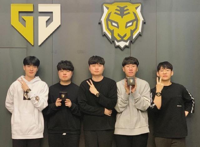 通过团队努 通过团队努